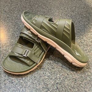 Ozark Trail Olive Green Slide Sandals with Tan Sole Men’s size 13